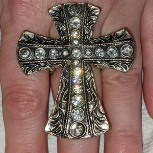 Gorgeous drk silver w/blk detail & smaller - larger crystals cross statemen ring